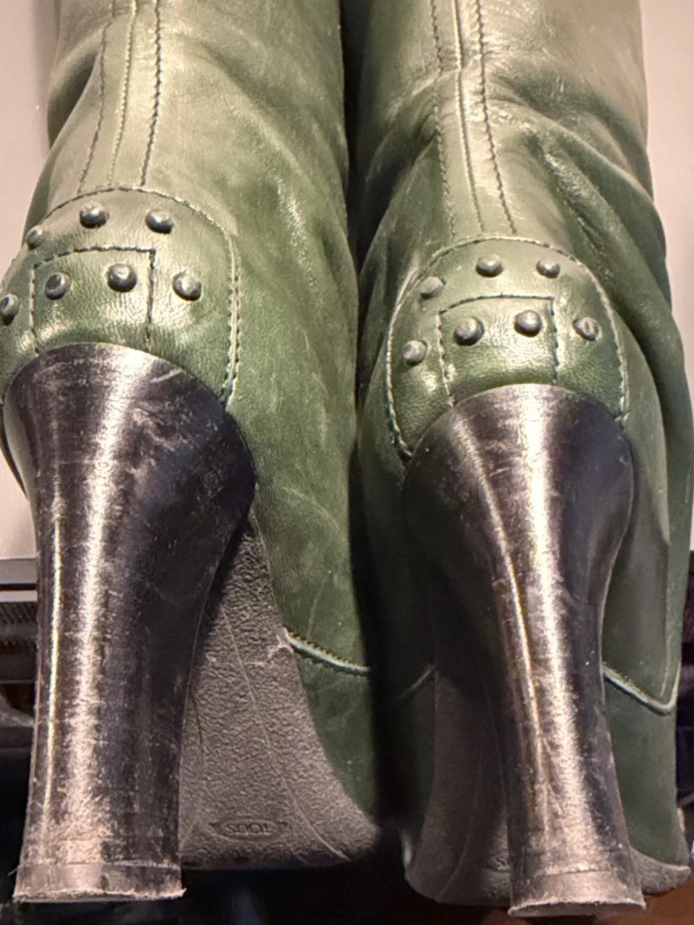Tods over knee